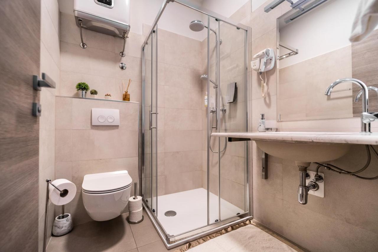 Tifani Luxury Rooms 2 Split Exteriör bild