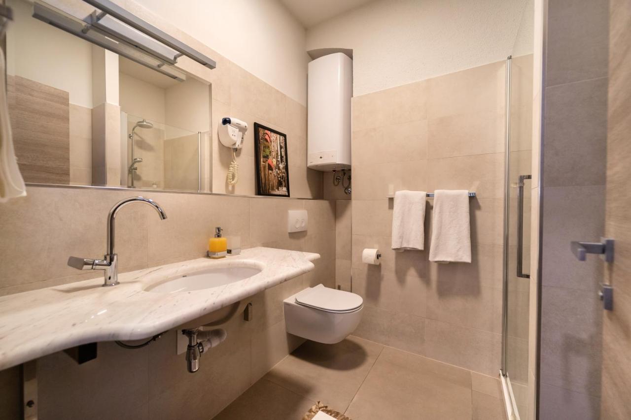 Tifani Luxury Rooms 2 Split Exteriör bild