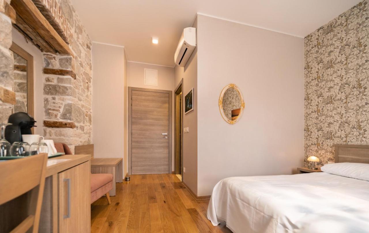 Tifani Luxury Rooms 2 Split Exteriör bild