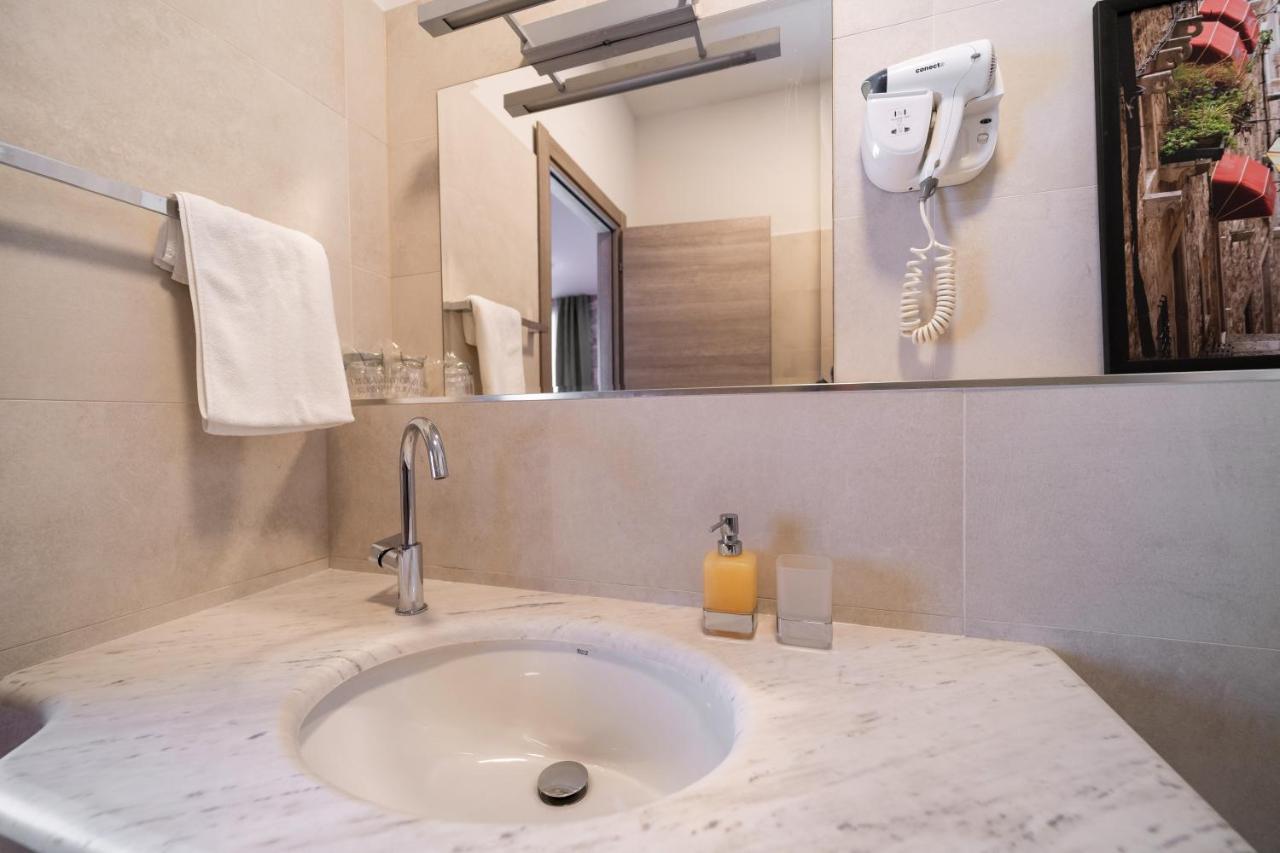 Tifani Luxury Rooms 2 Split Exteriör bild
