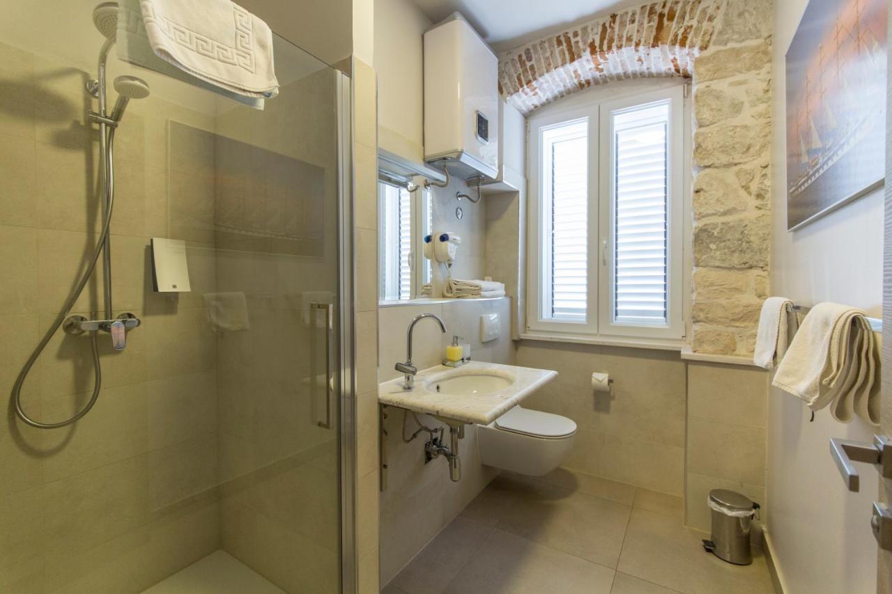 Tifani Luxury Rooms 2 Split Exteriör bild